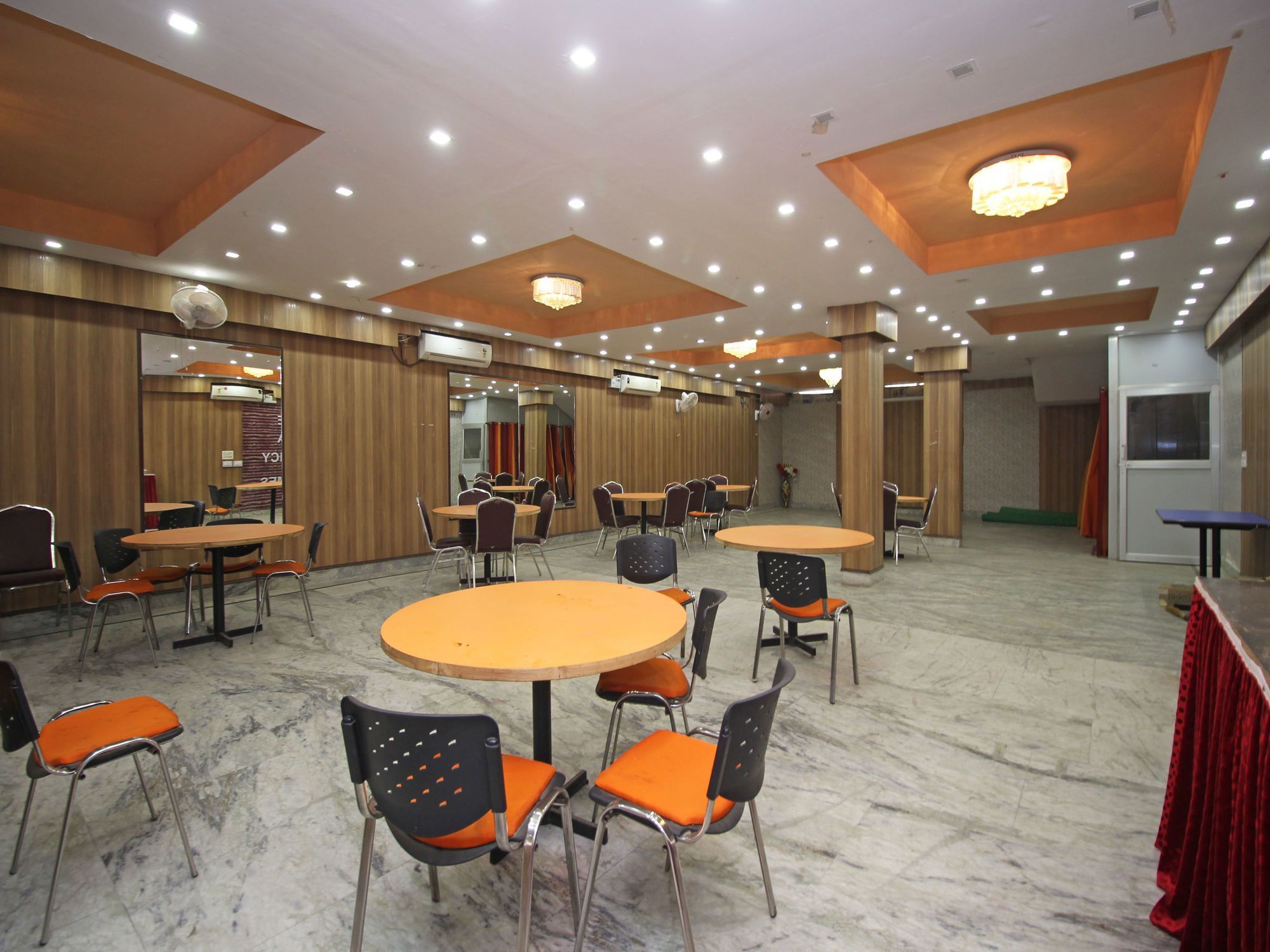 Oyo 576 Hotel Shree Kanta Residency 구르가온 외부 사진