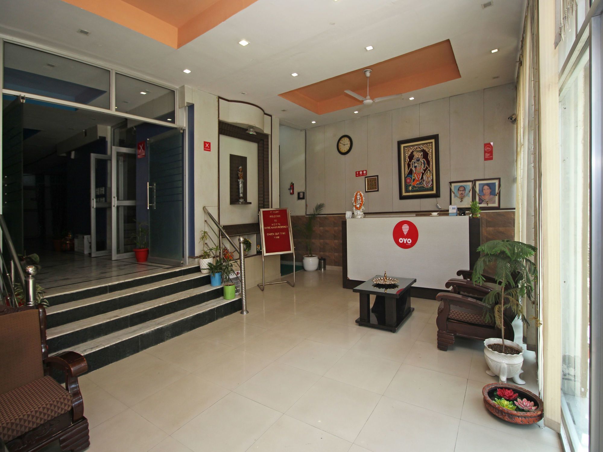 Oyo 576 Hotel Shree Kanta Residency 구르가온 외부 사진